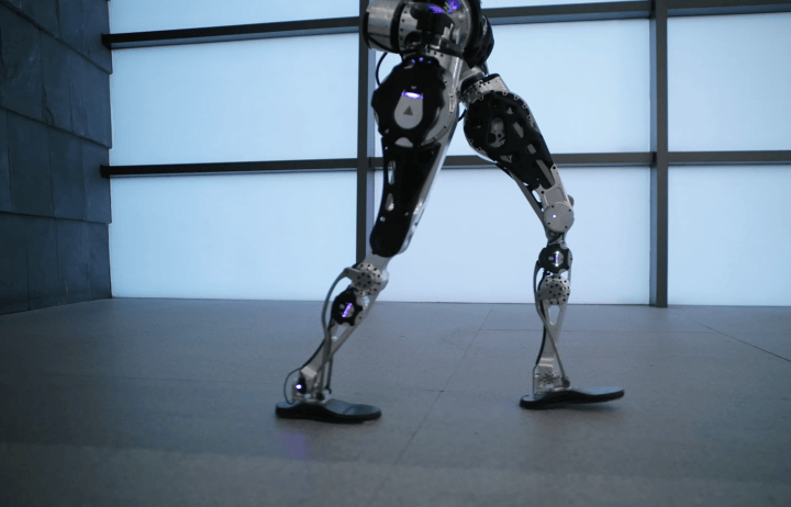 PNDbotics携人形机器人Adam亮相央美AI活动周，探索科技与艺术的融合(图5)